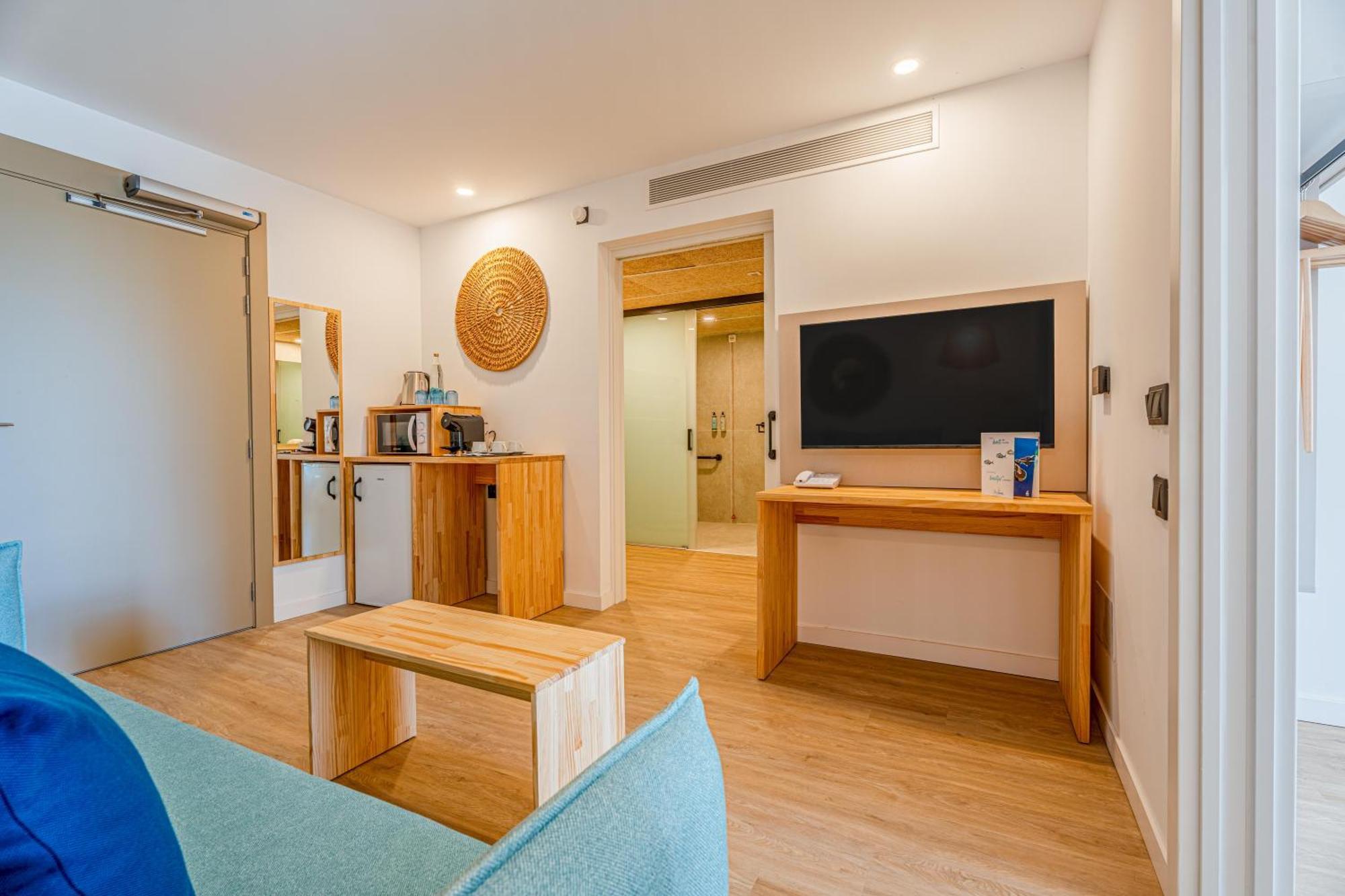 Universal Junior Suite