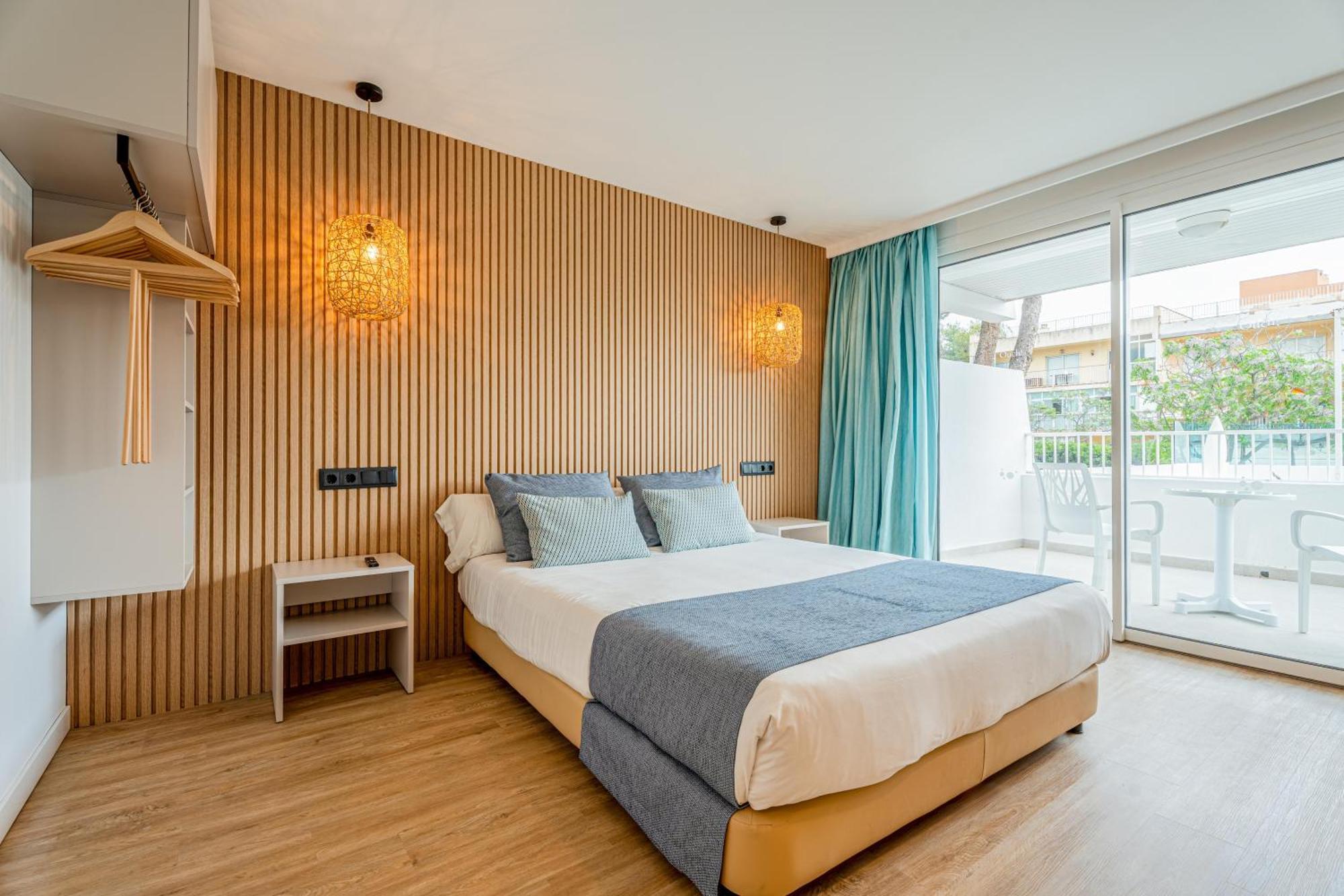 Universal Junior Suite